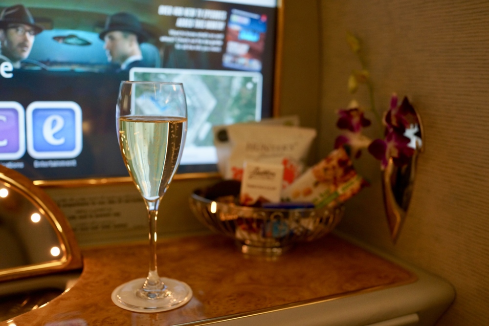 エミレーツ⭐︎ファーストクラスセット エミレーツ航空のA380ファーストクラスに特典航空券で搭乗した